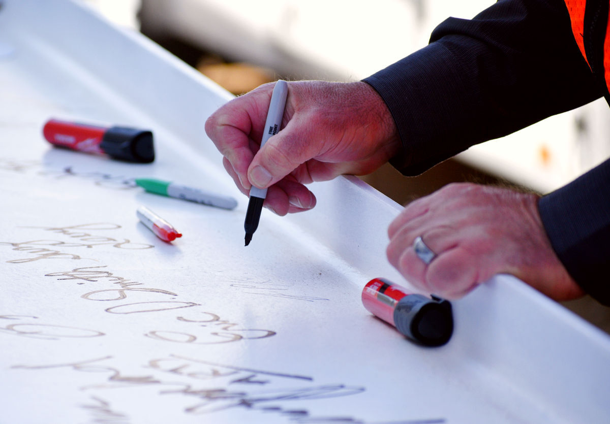 041521-smt-news-ach-beam-signing-002.jpg